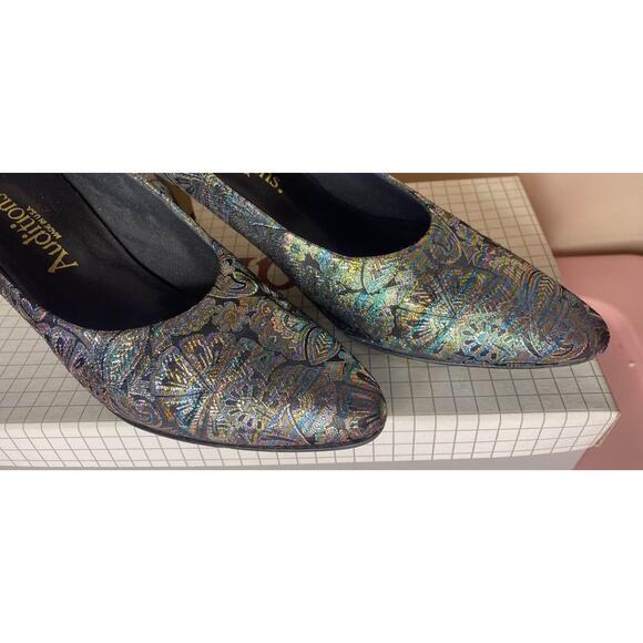 Women’s Auditions Vintage Heels Size 8.5 - Picture 3 of 5